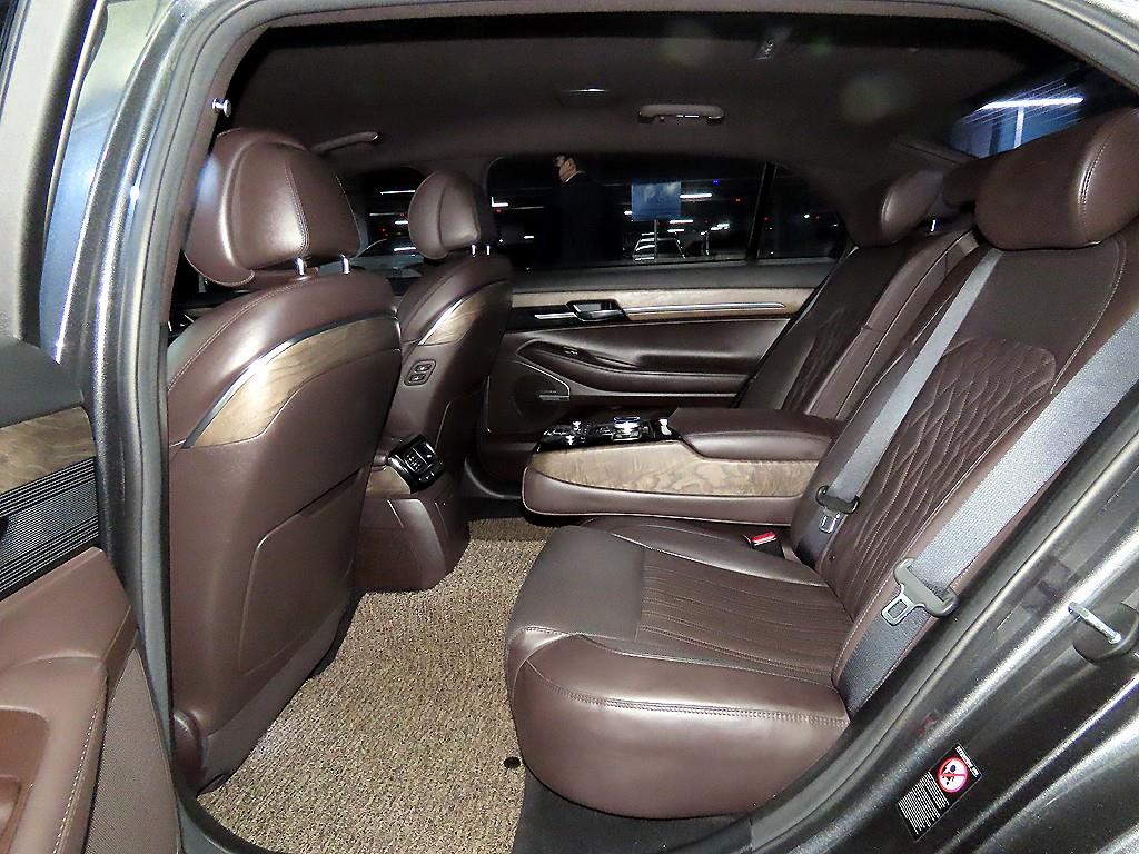 Genesis G90 - Vista 11