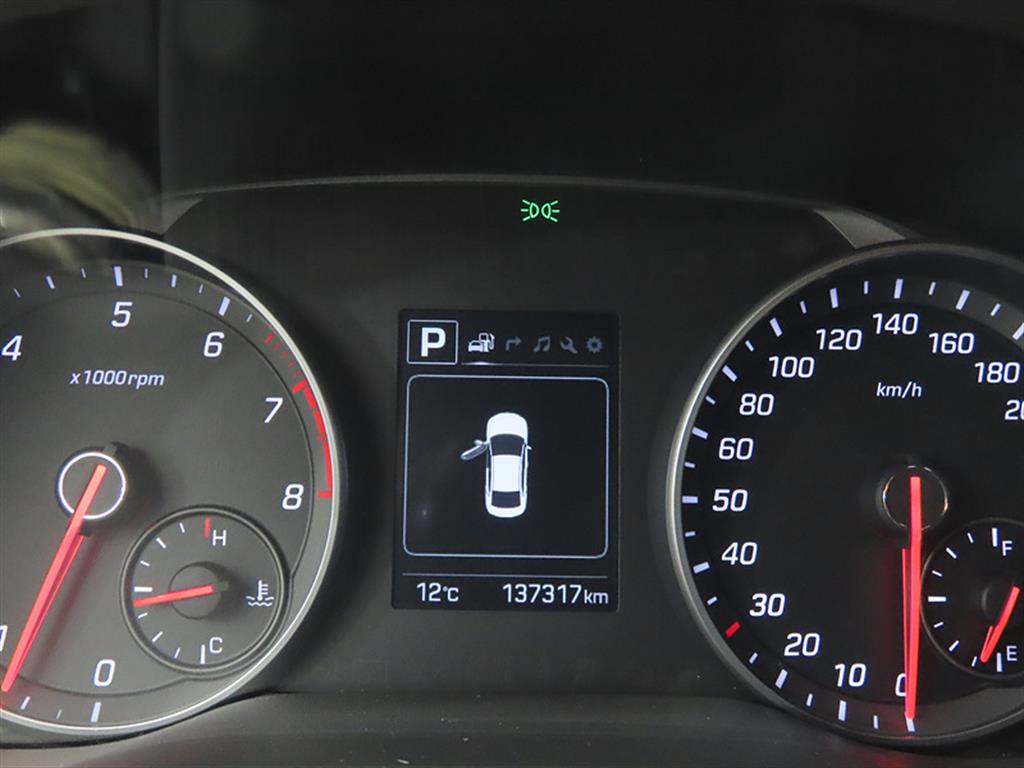 HYUNDAI Avante - Vista 9