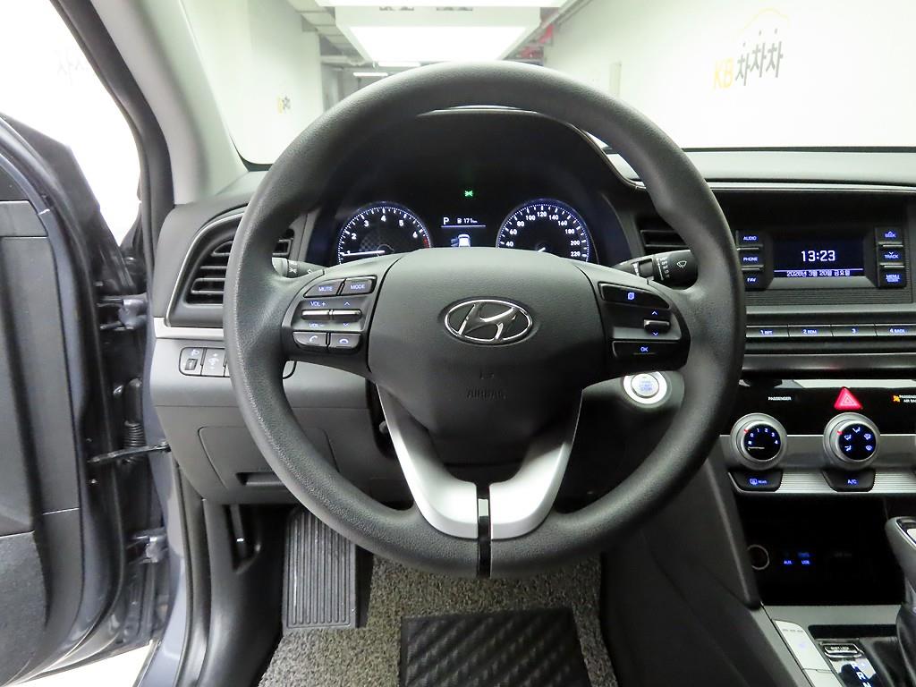 HYUNDAI Avante - Vista 7