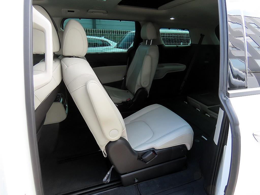 KIA Carnival - Vista 6