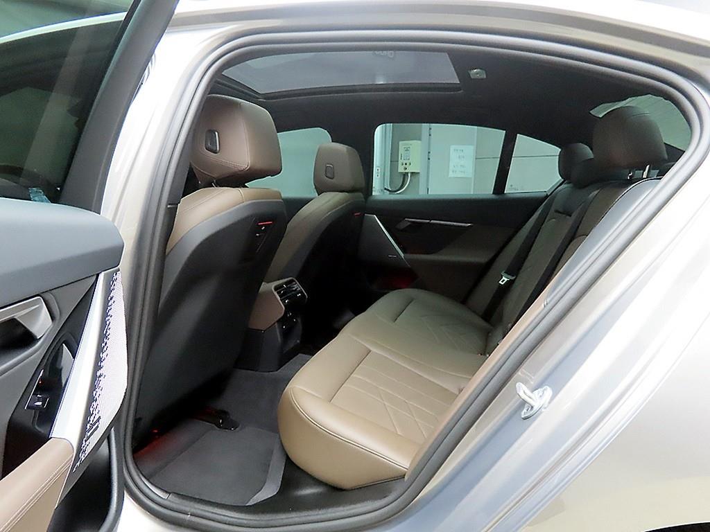 BMW 5 Series - Vista 6