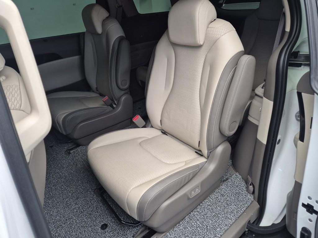 KIA Carnival - Vista 12