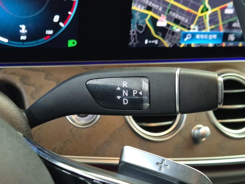 Mercedes Benz E class - Vista 8