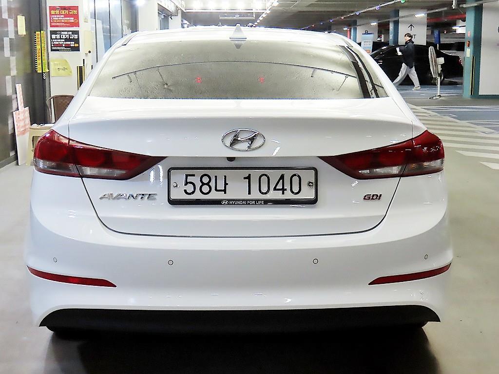 HYUNDAI Avante - Vista 5