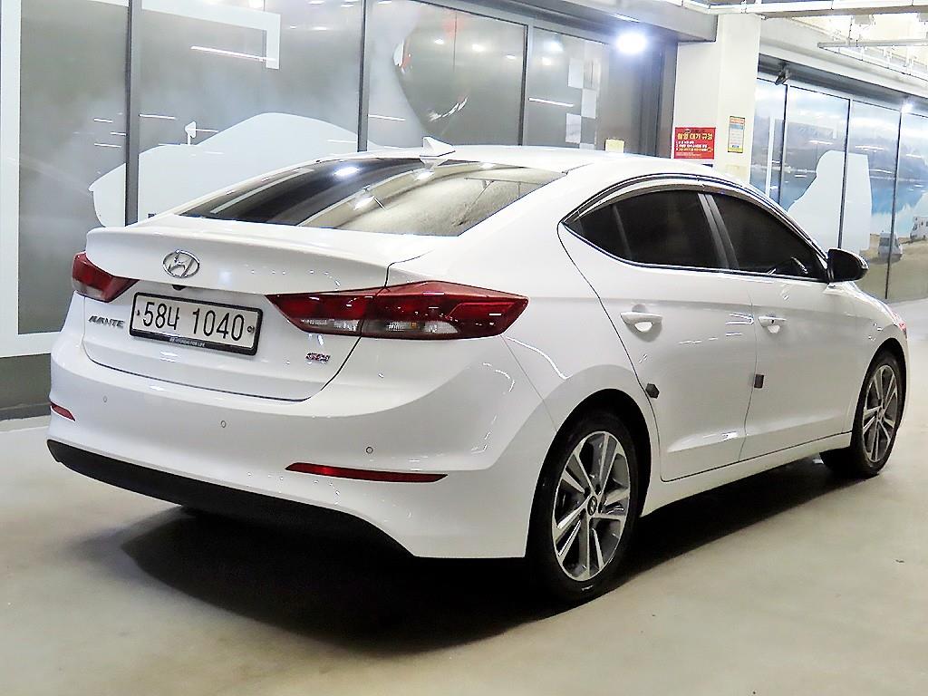 HYUNDAI Avante - Vista 4