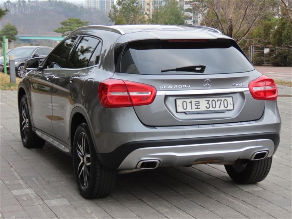 Mercedes Benz GLA Class - Vista 7
