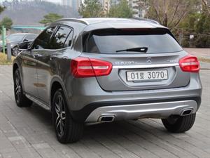 Mercedes Benz GLA Class - Vista 8