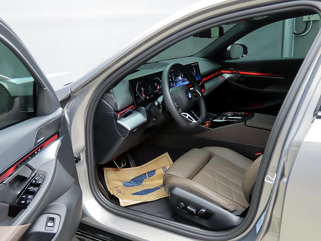 BMW 5 Series - Vista 5