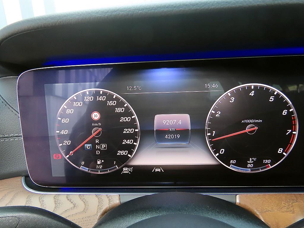 Mercedes Benz E class - Vista 9