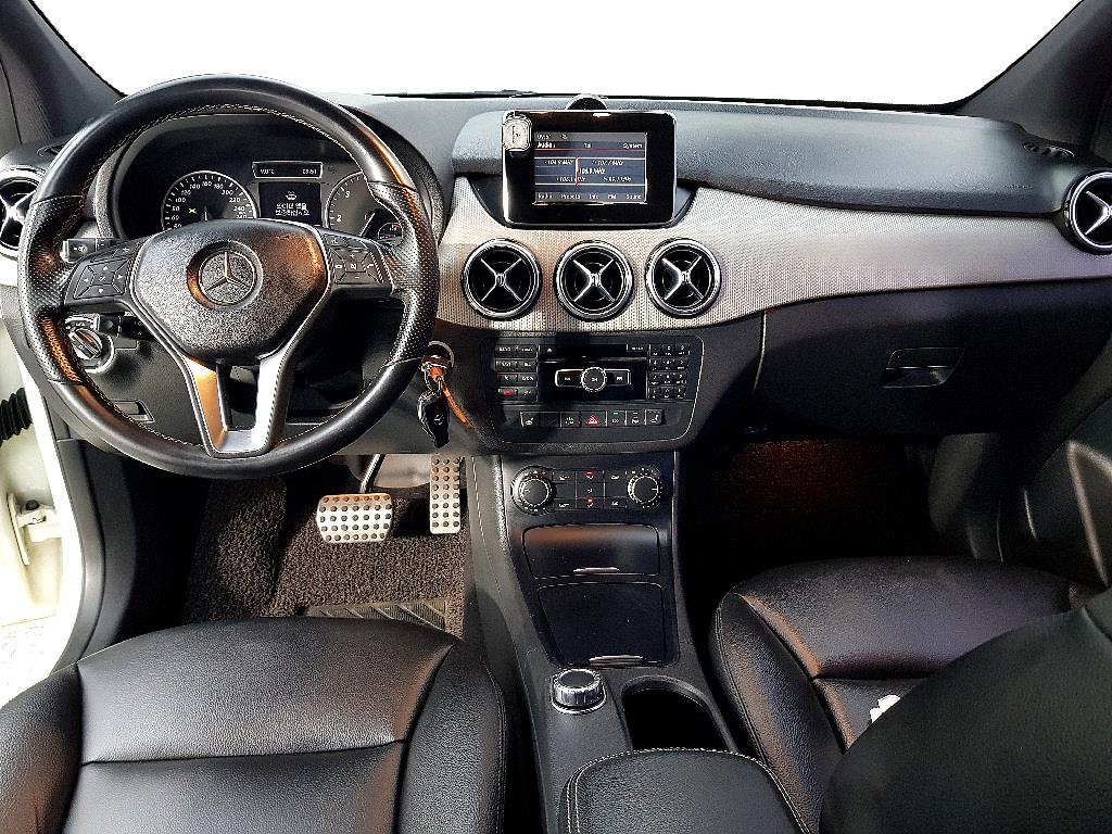Mercedes Benz B Class (MY B) - Vista 5