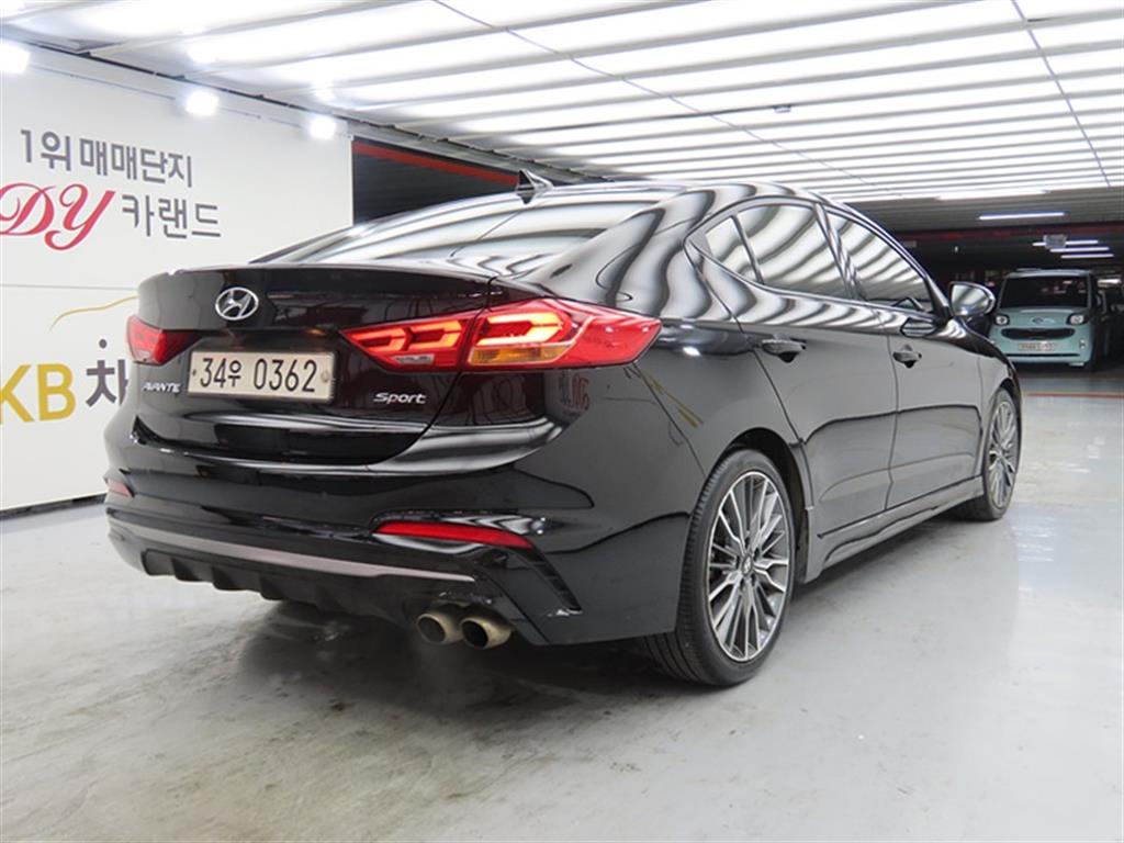 HYUNDAI Avante - Vista 4