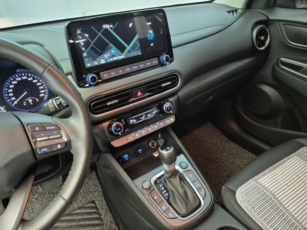 HYUNDAI Kona - Vista 10