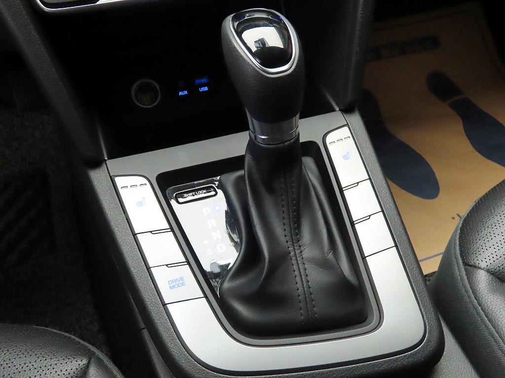 HYUNDAI Avante - Vista 10