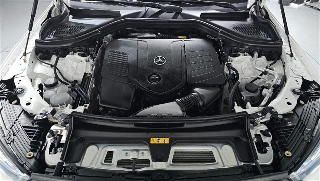 Mercedes Benz GLC Class - Vista 6