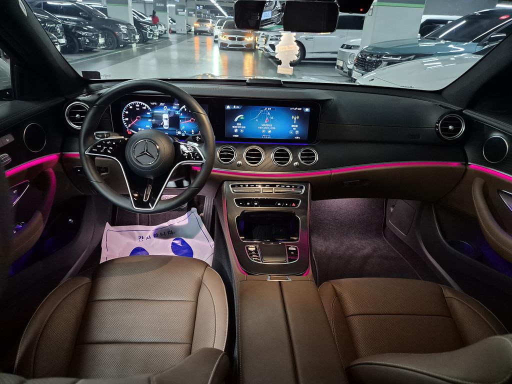 Mercedes Benz E class - Vista 5