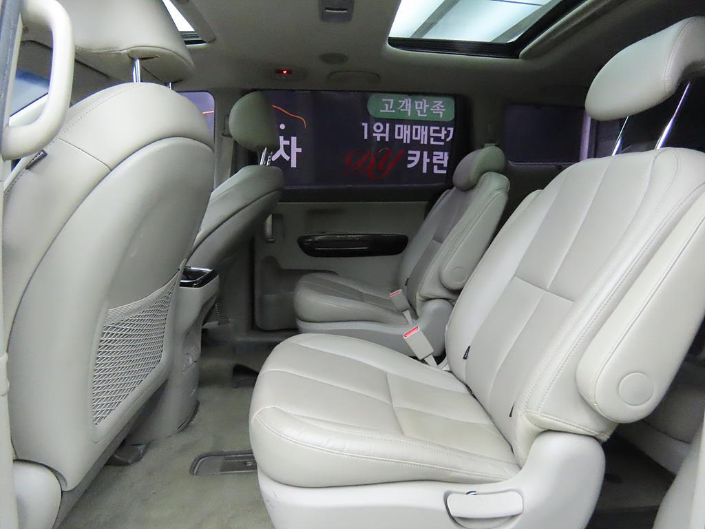 KIA Carnival - Vista 6