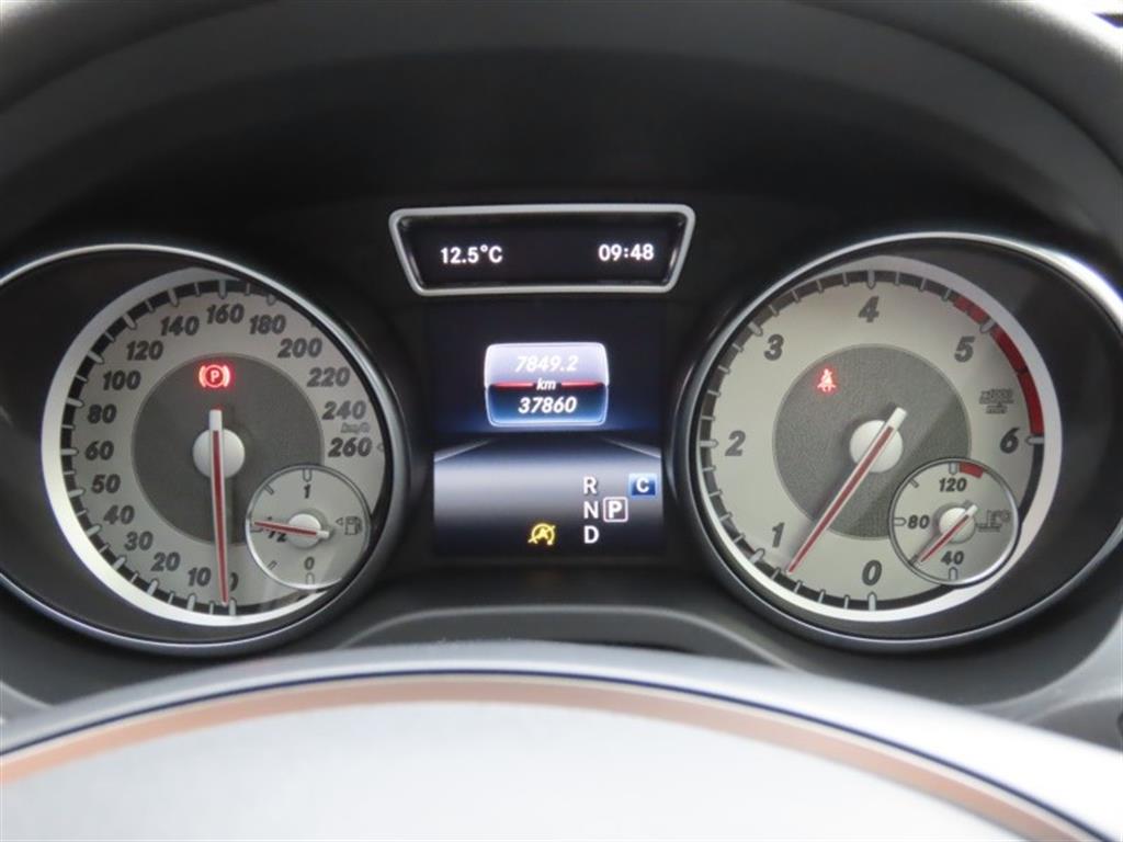 Mercedes Benz GLA Class - Vista 9