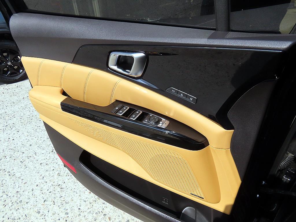 KIA Carnival - Vista 12