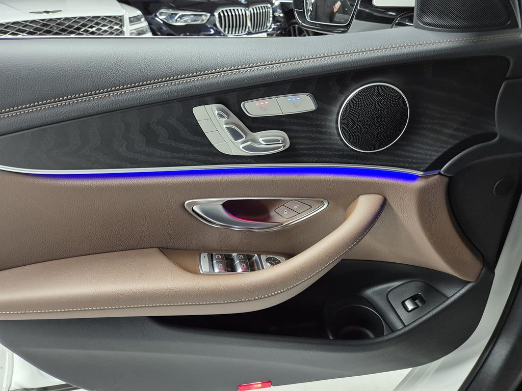 Mercedes Benz E class - Vista 11