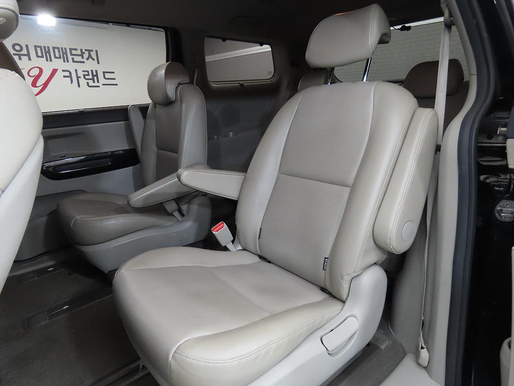 KIA Carnival - Vista 6