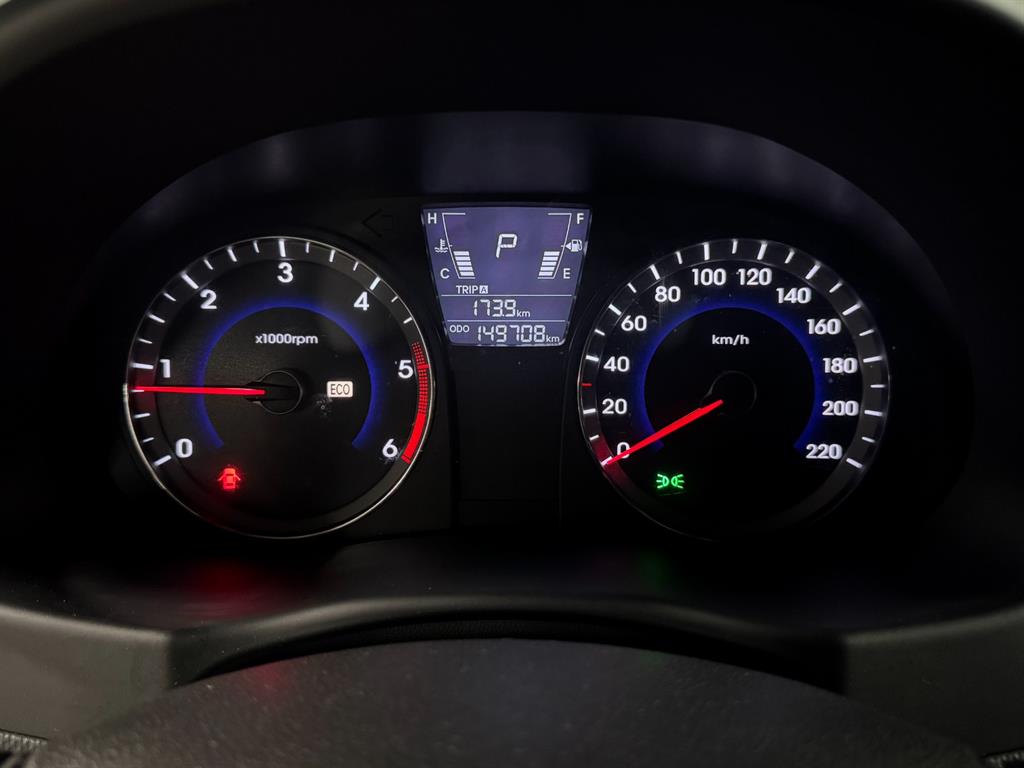 HYUNDAI Accent - Vista 12