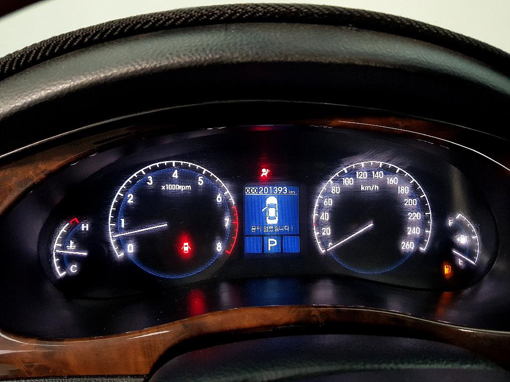 HYUNDAI Genesis - Vista 7