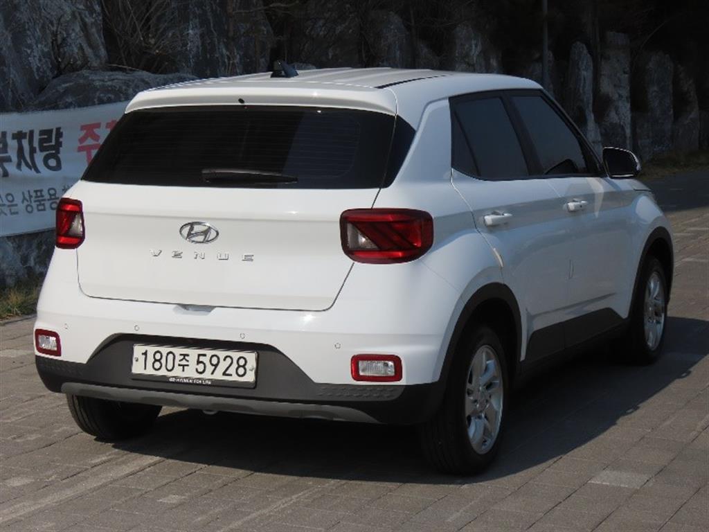 HYUNDAI Venue - Vista 5
