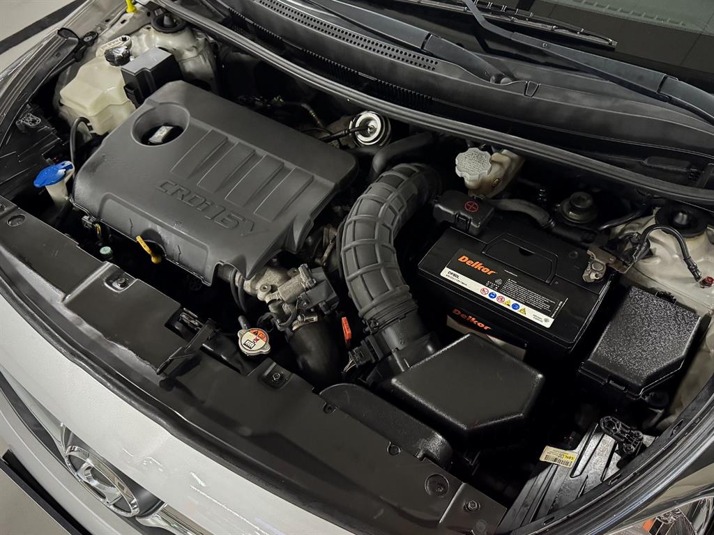 HYUNDAI Accent - Vista 7