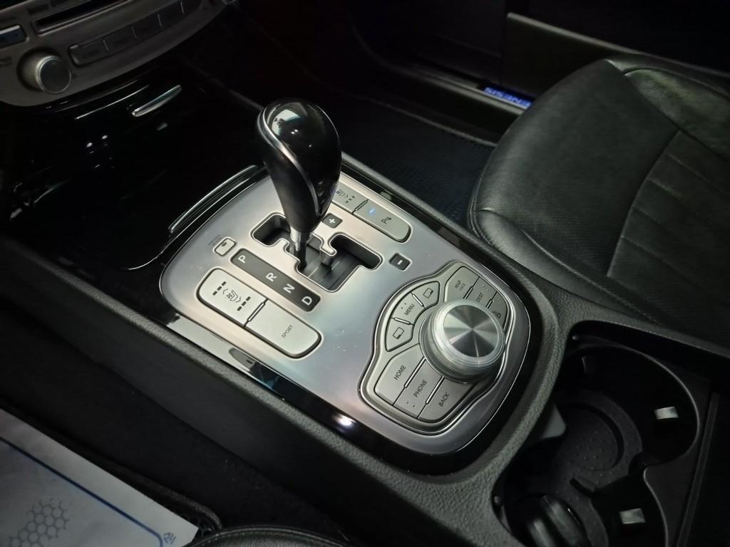 HYUNDAI Genesis - Vista 6