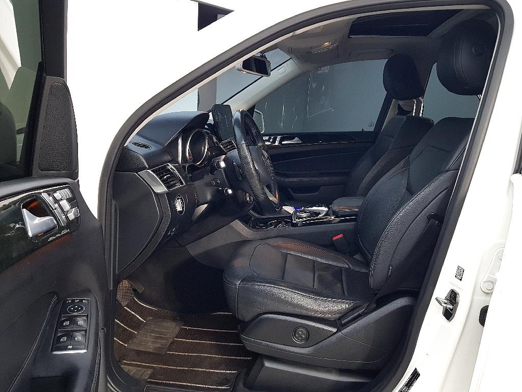 Mercedes Benz GLE Class - Vista 8