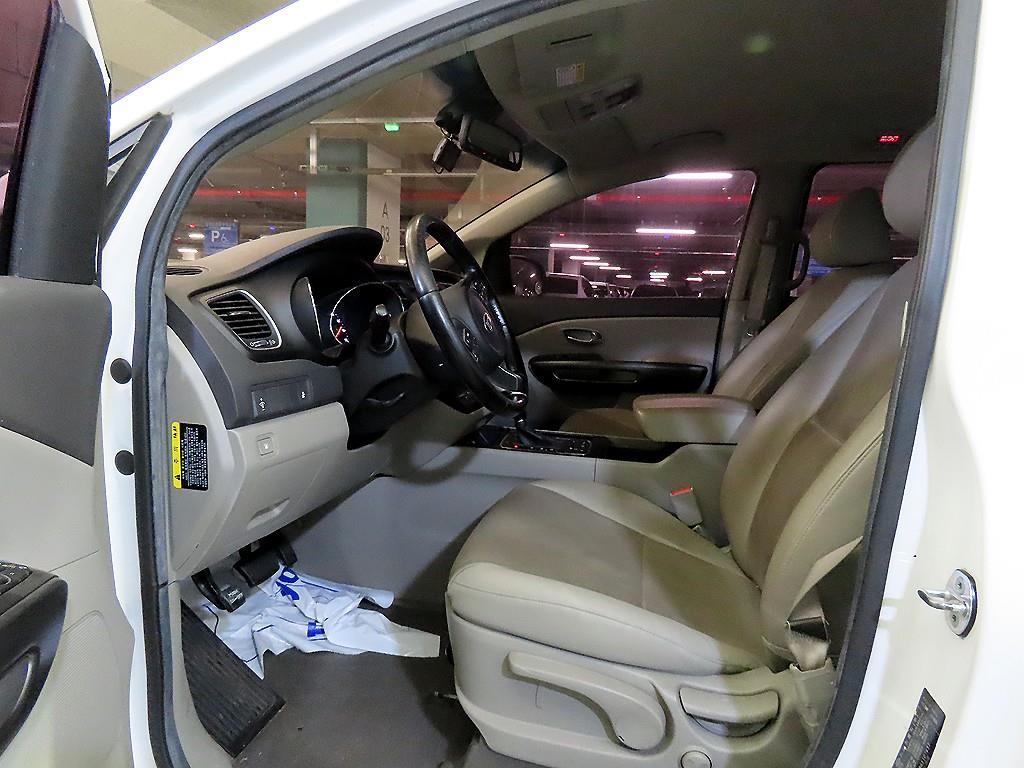 KIA Carnival - Vista 6