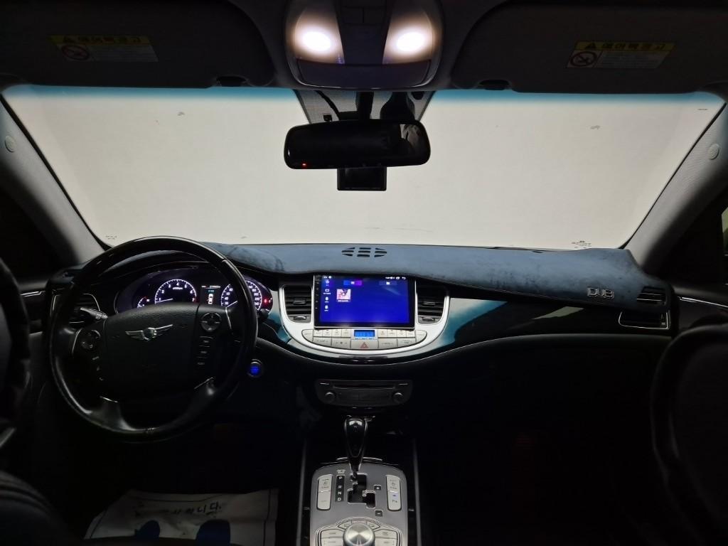 HYUNDAI Genesis - Vista 7