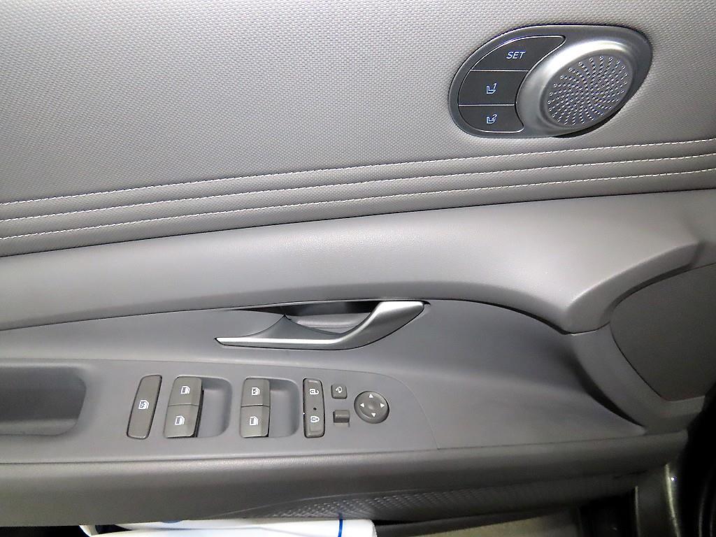 HYUNDAI Avante - Vista 12