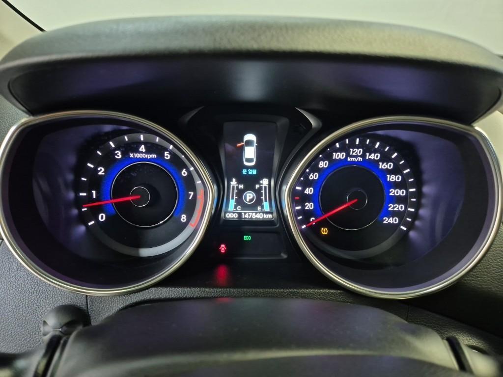 HYUNDAI Avante - Vista 6