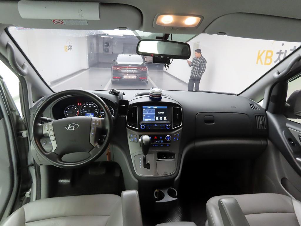 HYUNDAI Starex - Vista 6