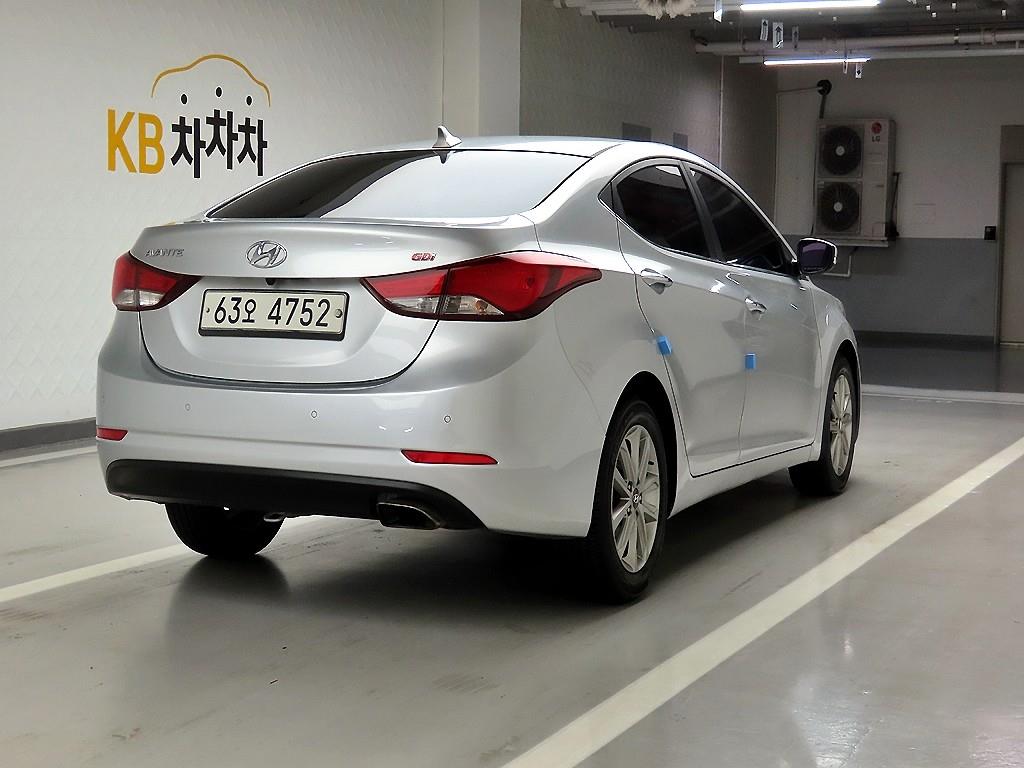 HYUNDAI Avante - Vista 4
