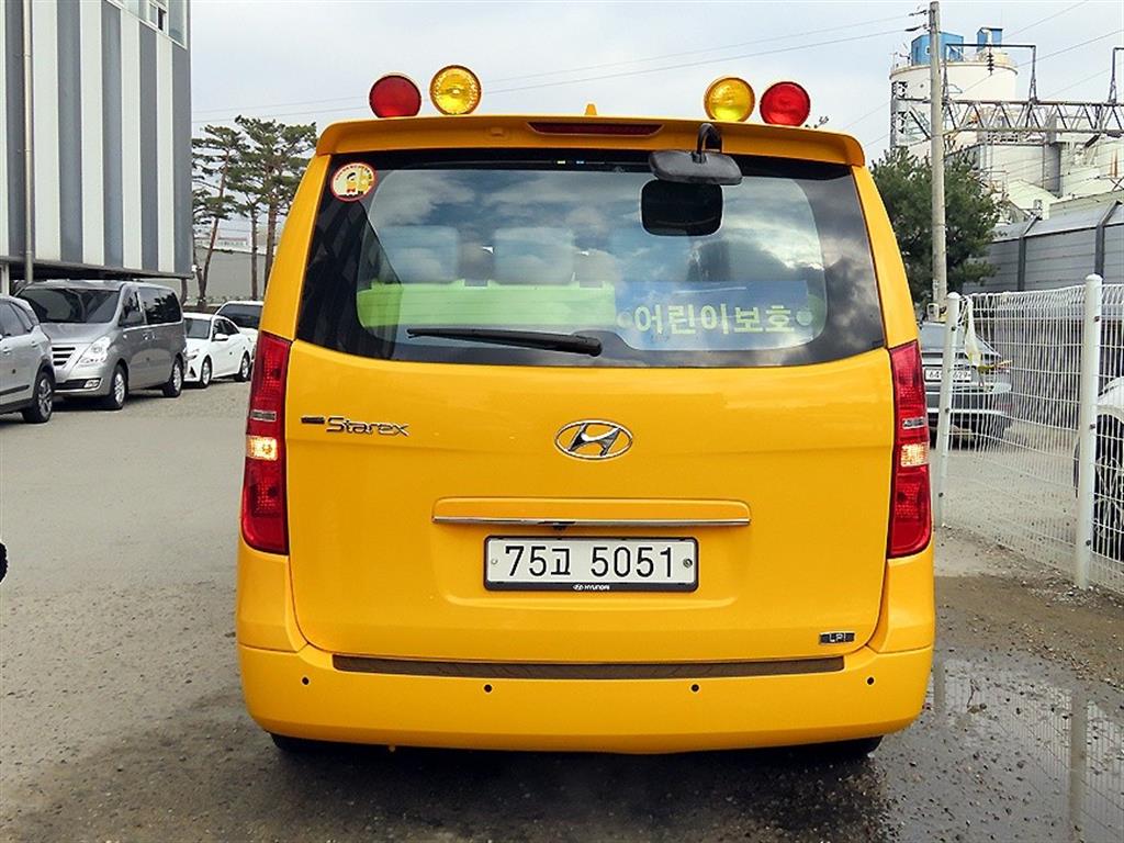 HYUNDAI Starex - Vista 4