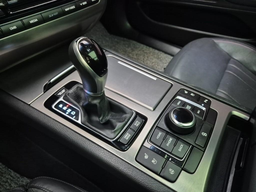 HYUNDAI Genesis - Vista 8