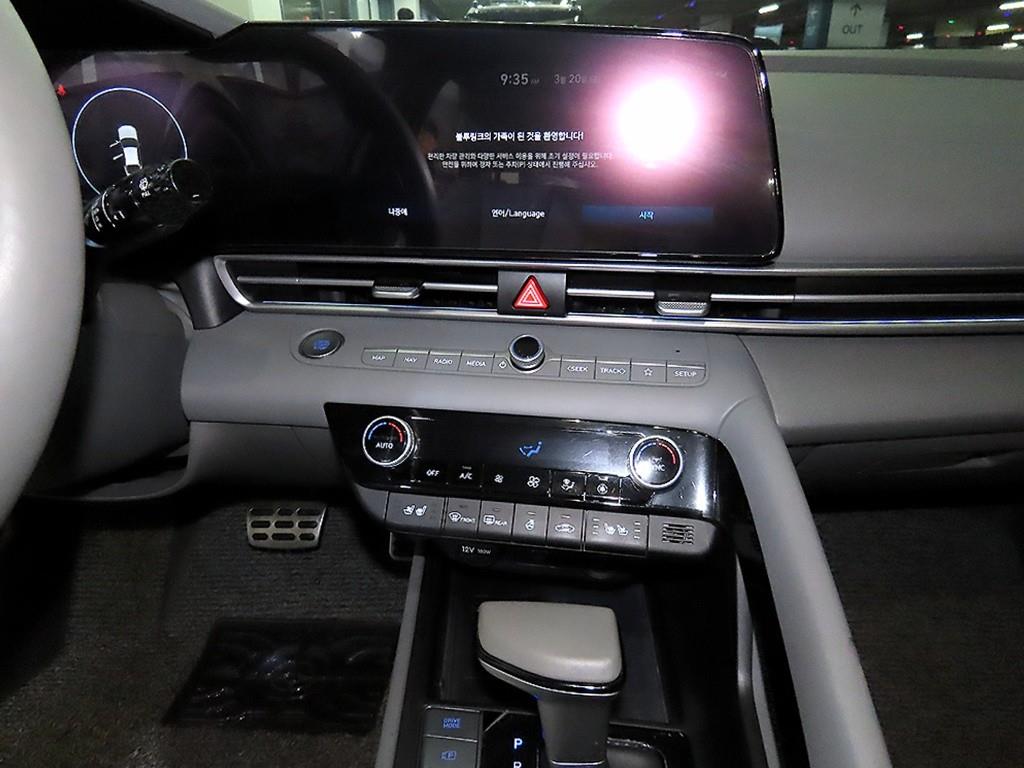 HYUNDAI Avante - Vista 10