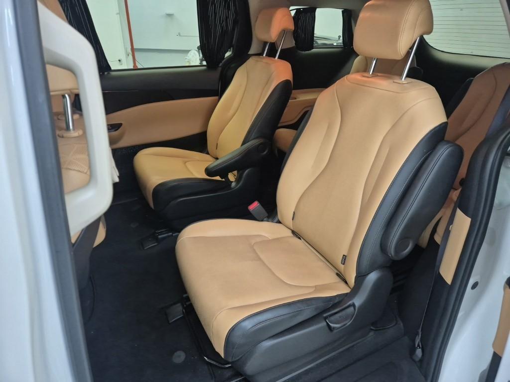 KIA Carnival - Vista 12