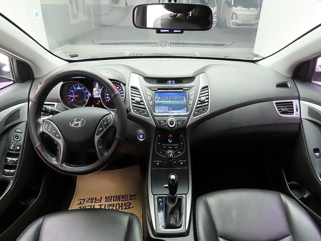 HYUNDAI Avante - Vista 8