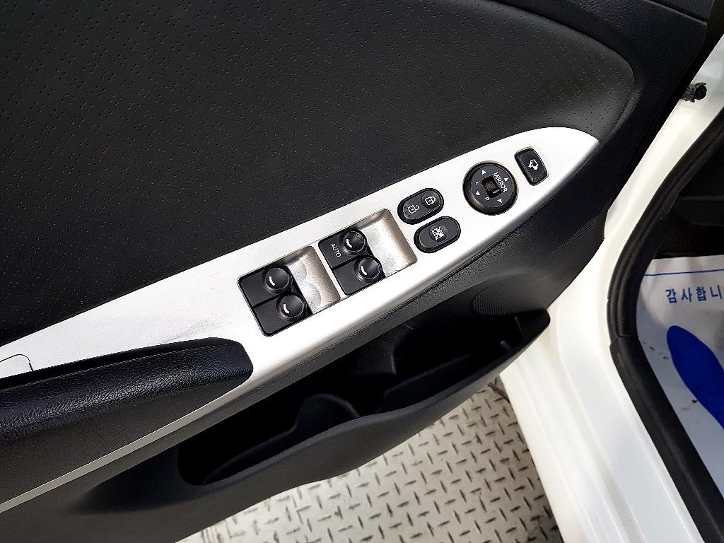 HYUNDAI Accent - Vista 11