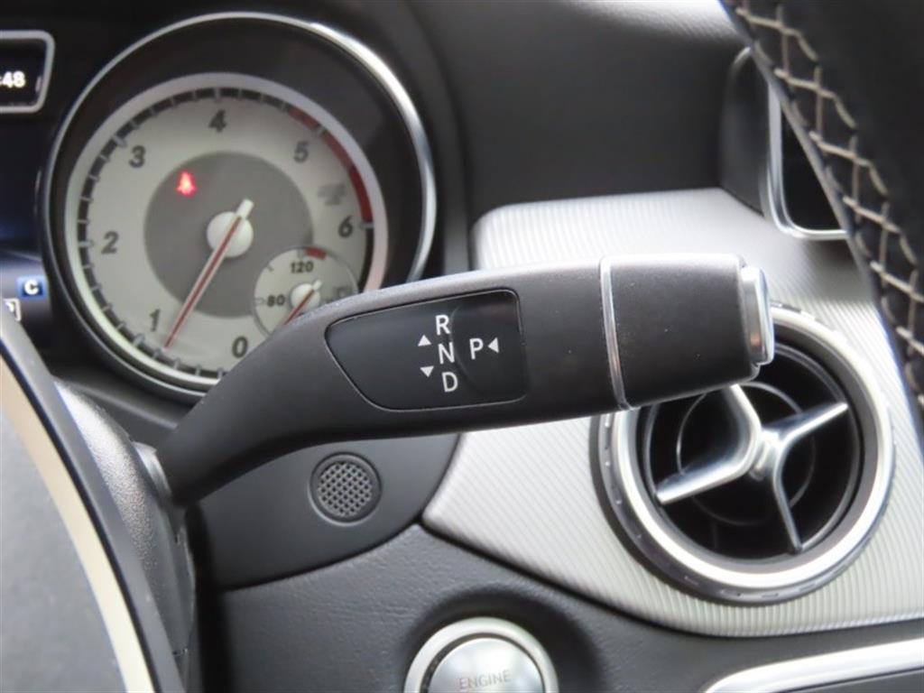 Mercedes Benz GLA Class - Vista 11