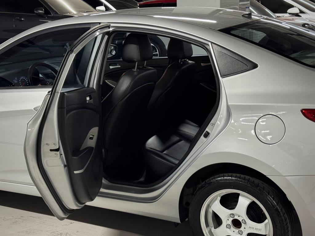 HYUNDAI Accent 2012 Plateado - Importación desde Corea - HF Imports Iquique - Foto 16
