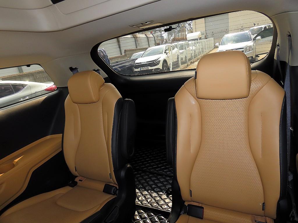 KIA Carnival - Vista 7