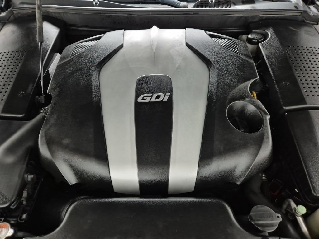 HYUNDAI Genesis - Vista 5