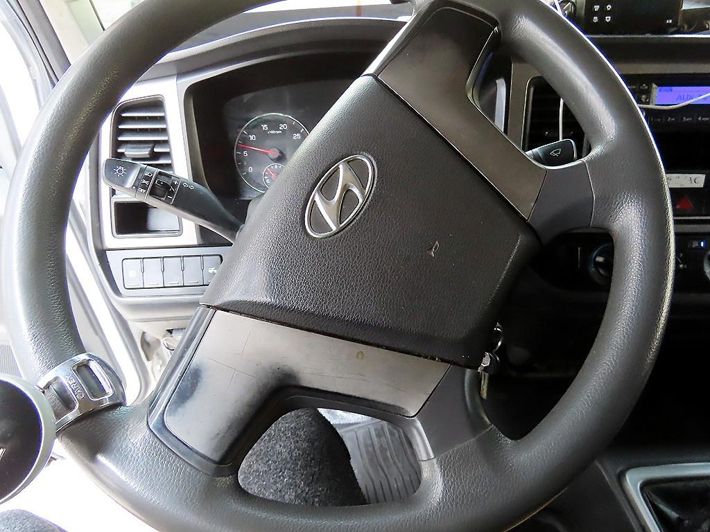 medium and large cargo truck - Vista 9