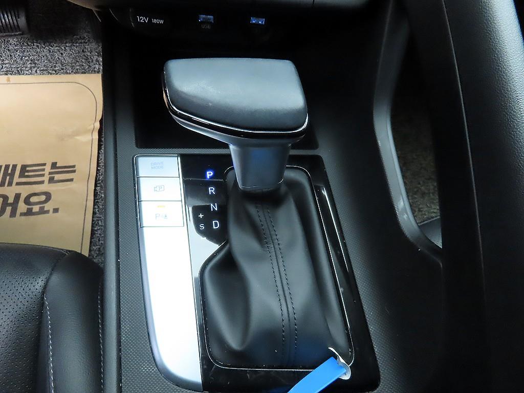 HYUNDAI Avante - Vista 10