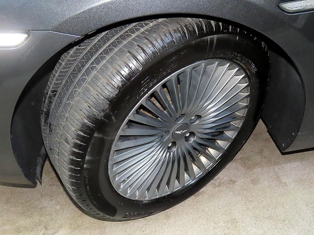 Genesis G90 - Vista 8