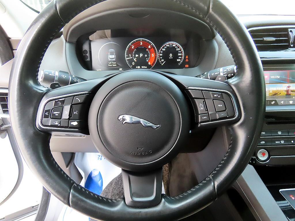 Jaguar F-PACE - Vista 8